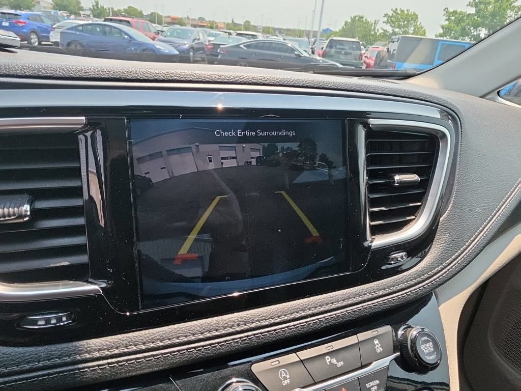 Used 2020 Chrysler Pacifica Limited FWD image 21