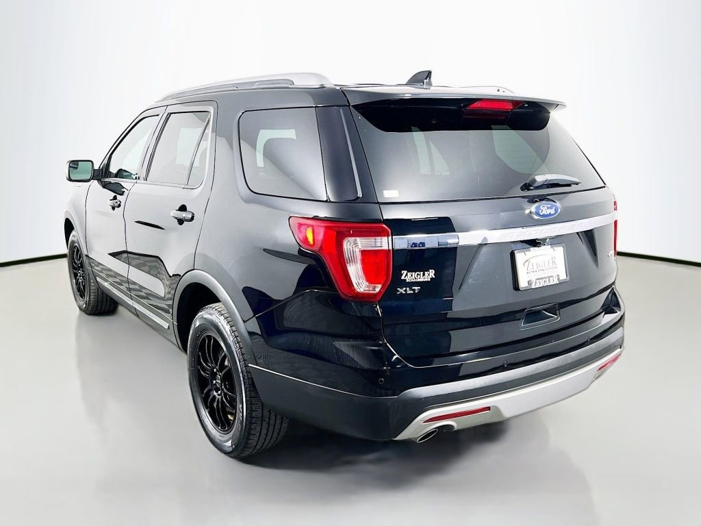 Used 2017 Ford Explorer XLT w/ Equipment Group 202A image 7