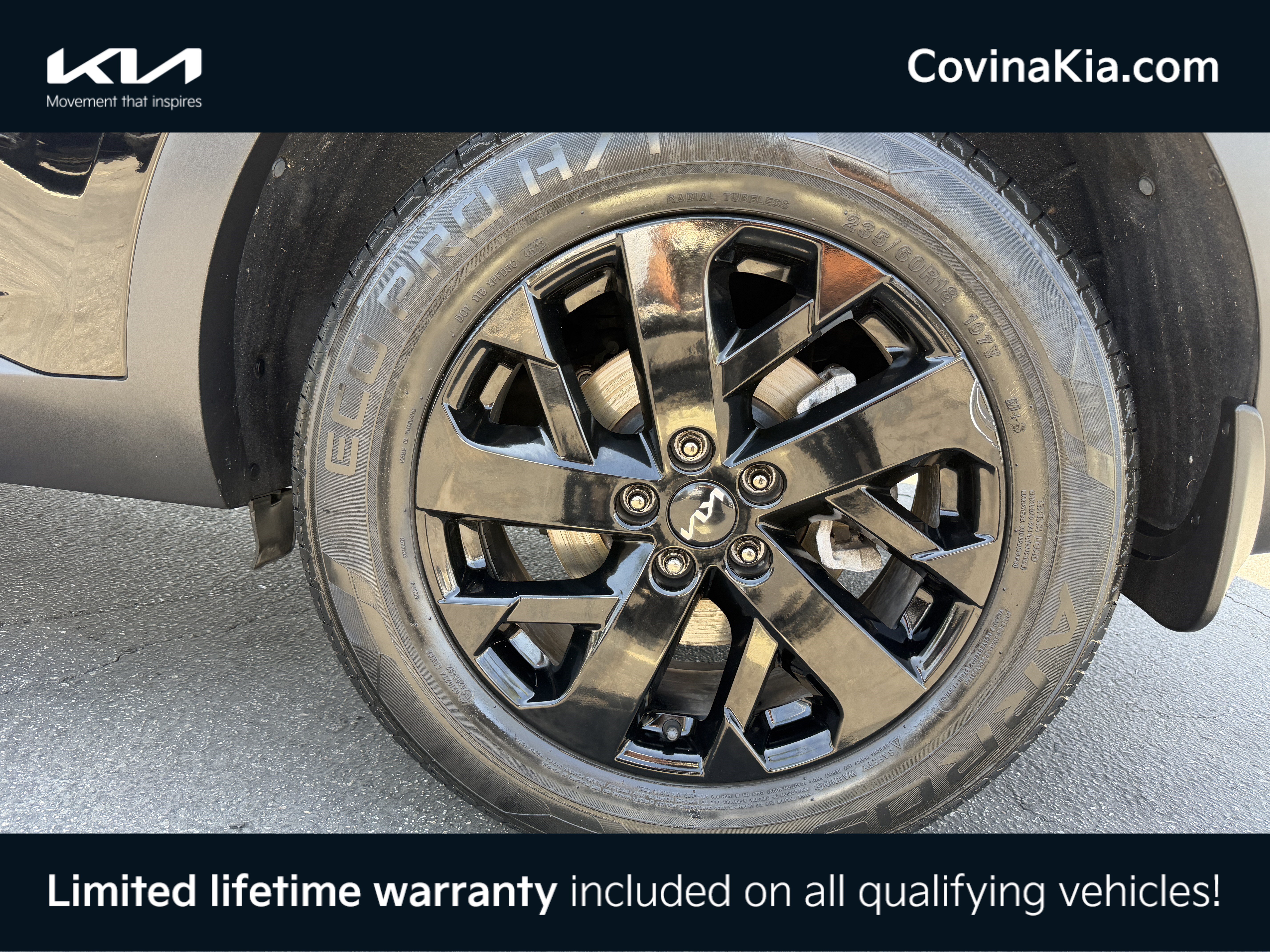 Certified 2022 Kia Sorento S w/ Panoramic Sunroof Package AWD/4WD image 11