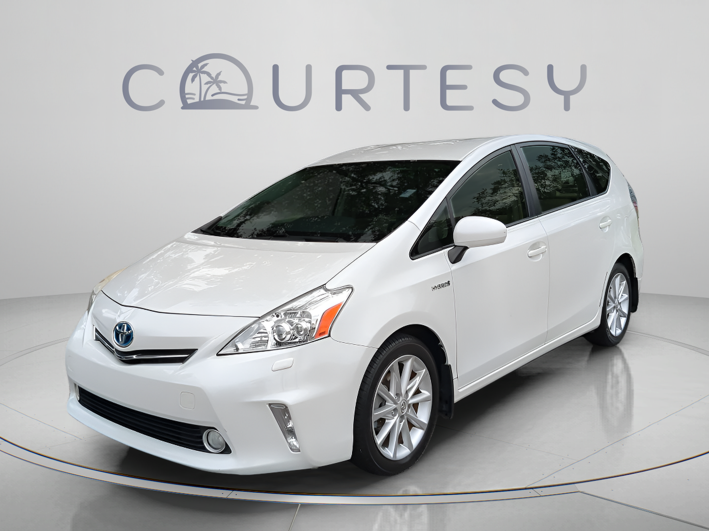 Used 2014 Toyota Prius V Five FWD image 2