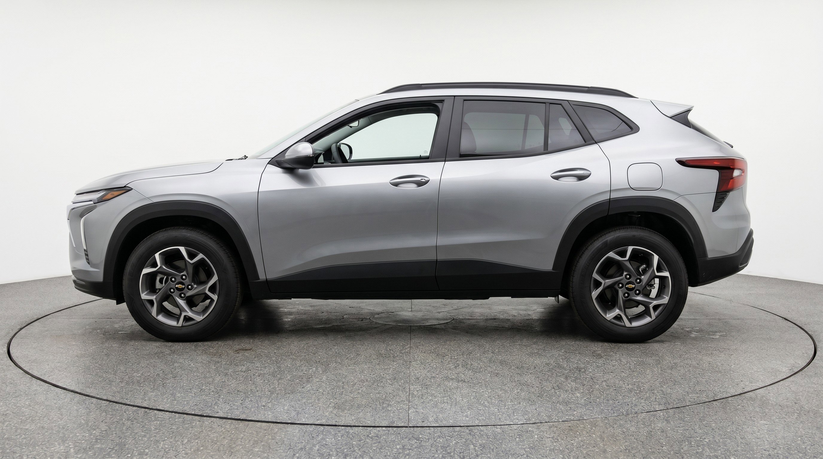 Used 2025 Chevrolet Trax LT FWD image 5