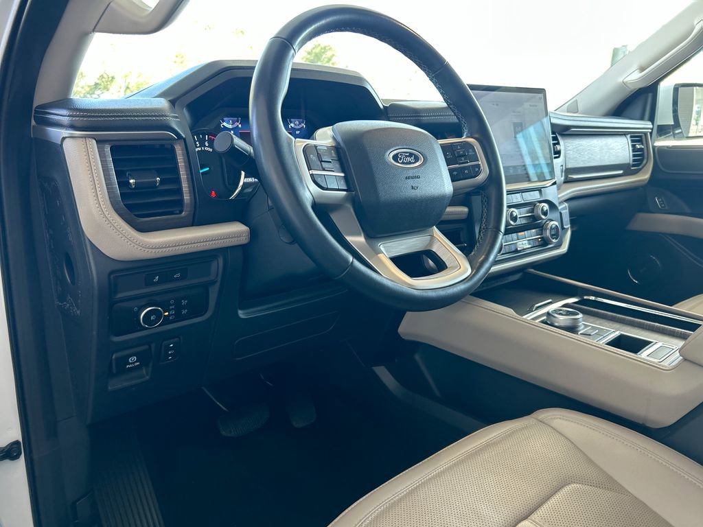Used 2024 Ford Expedition Limited image 15