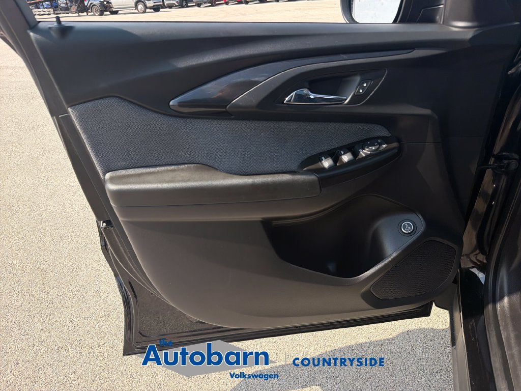 Used 2021 Chevrolet TrailBlazer LT w/ Sun and Liftgate Package FWD image 9