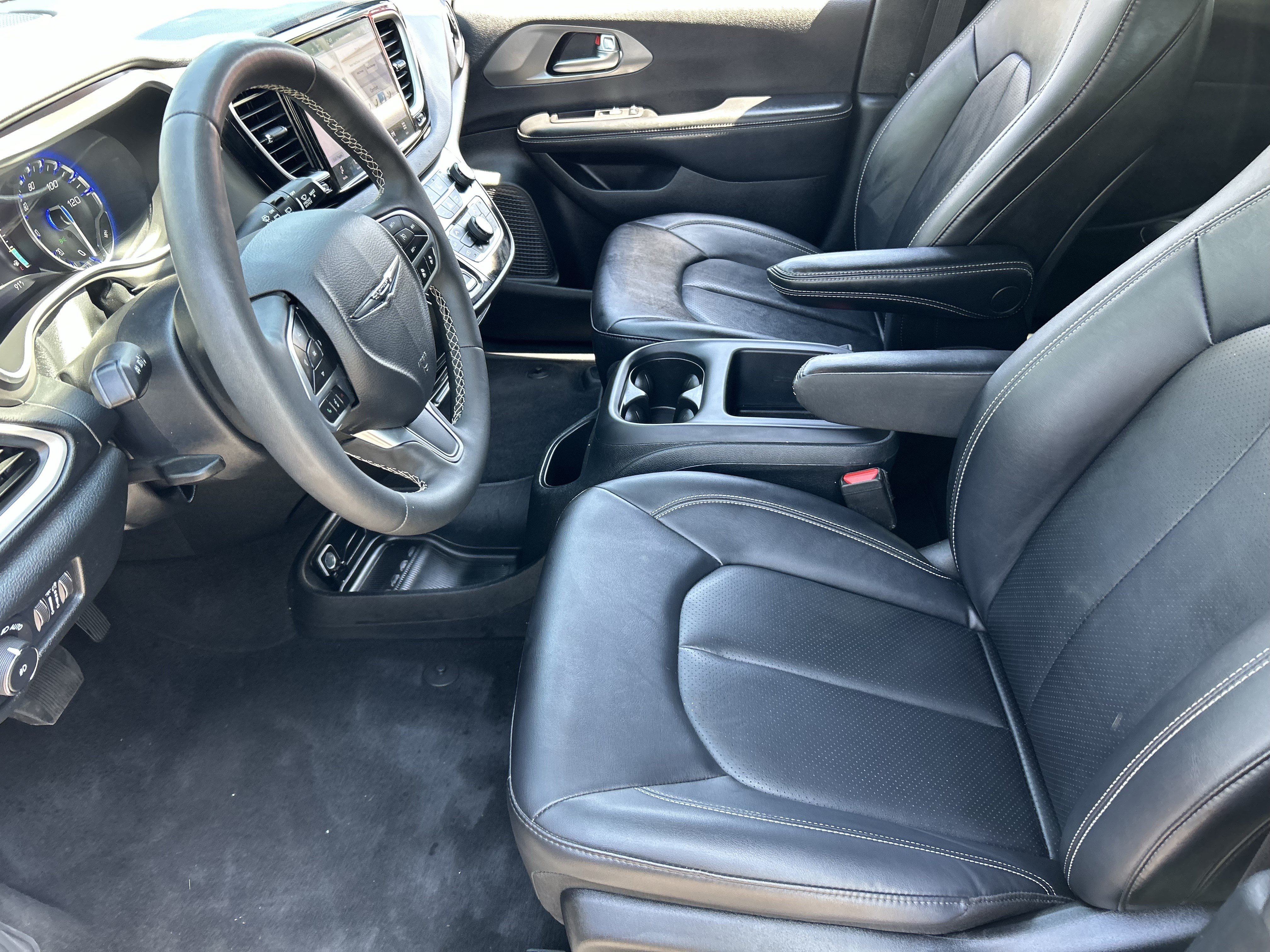 Used 2025 Chrysler Pacifica Select FWD image 18