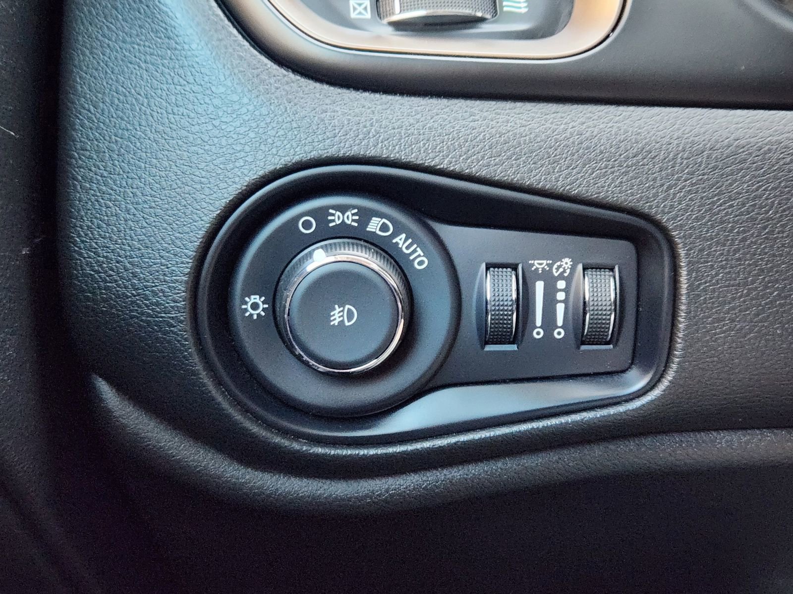 Used 2023 Jeep Renegade Latitude image 26