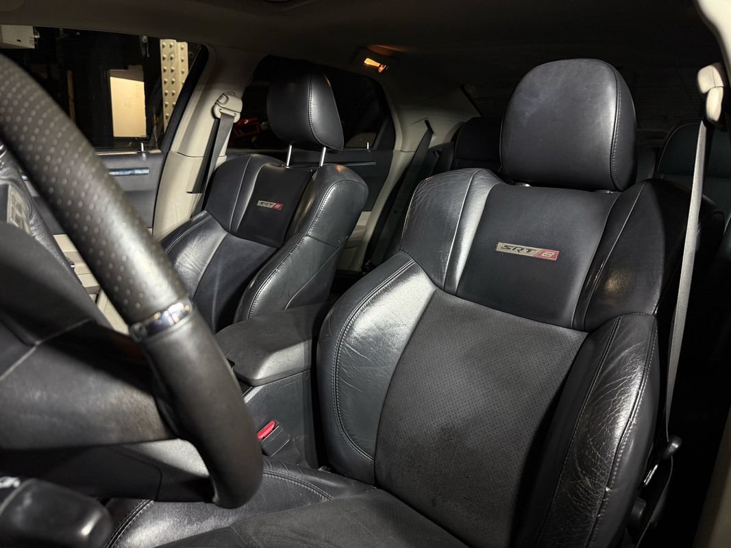 Used 2006 Chrysler 300 SRT8 w/ SRT Option Group II RWD image 12