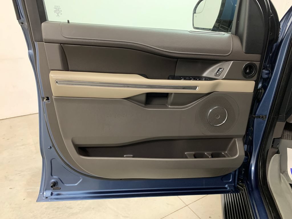 Used 2018 Ford Expedition XLT w/ Equipment Group 201A AWD/4WD image 17