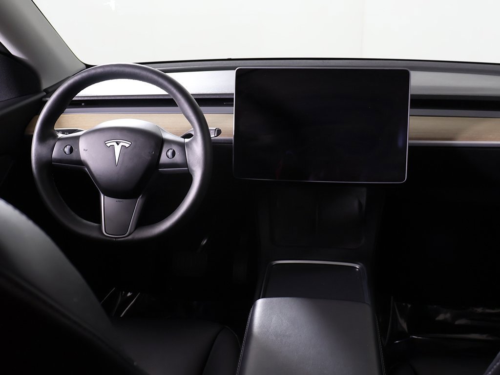 Used 2022 Tesla Model Y Long Range image 32