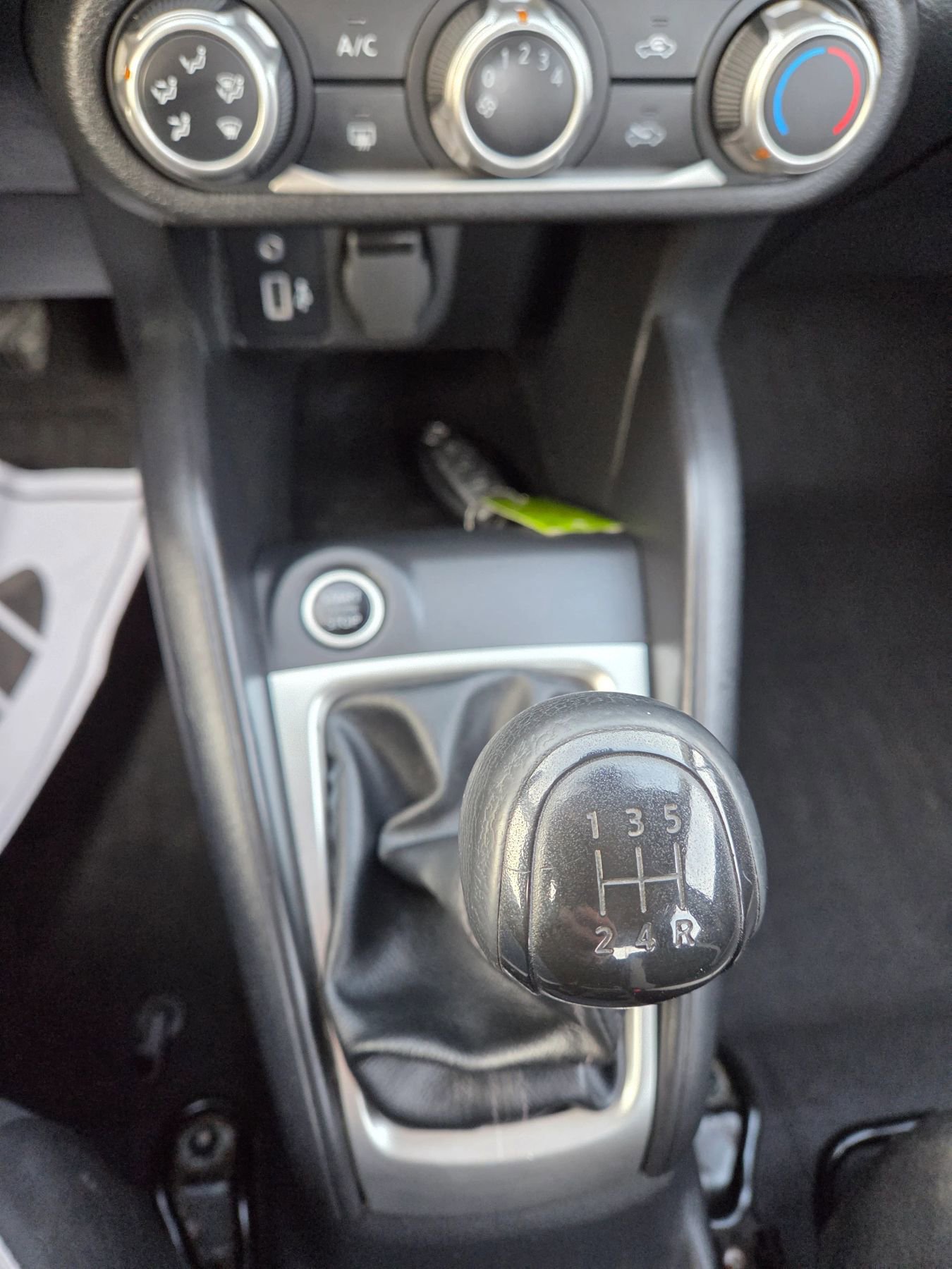 Used 2021 Nissan Versa S image 10