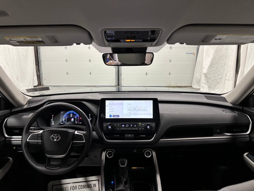 Used 2025 Toyota Grand Highlander AWD image 42