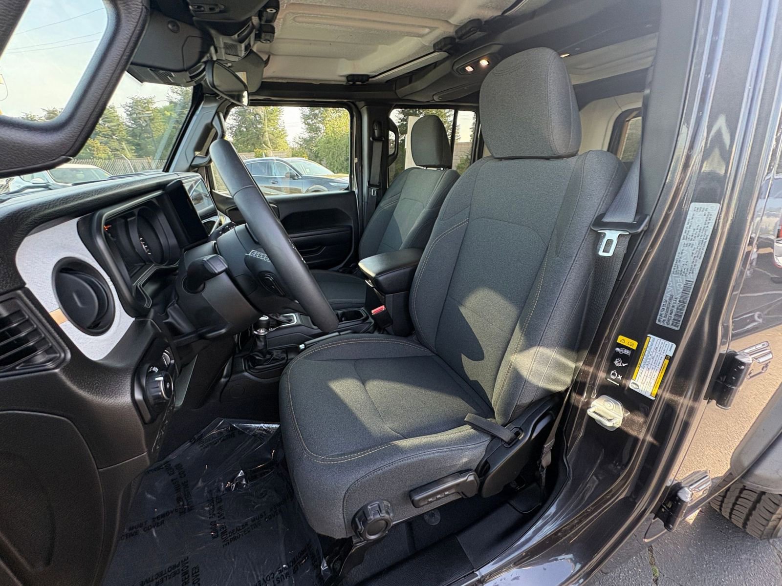 Used 2025 Jeep Wrangler Sport S AWD/4WD image 35