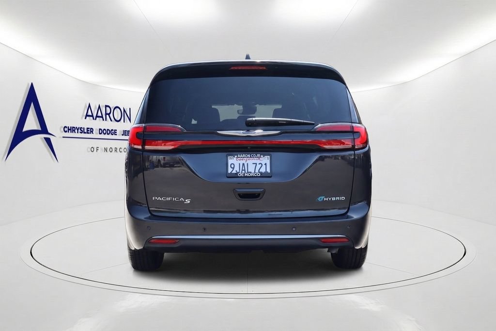 Used 2024 Chrysler Pacifica Premium FWD image 5