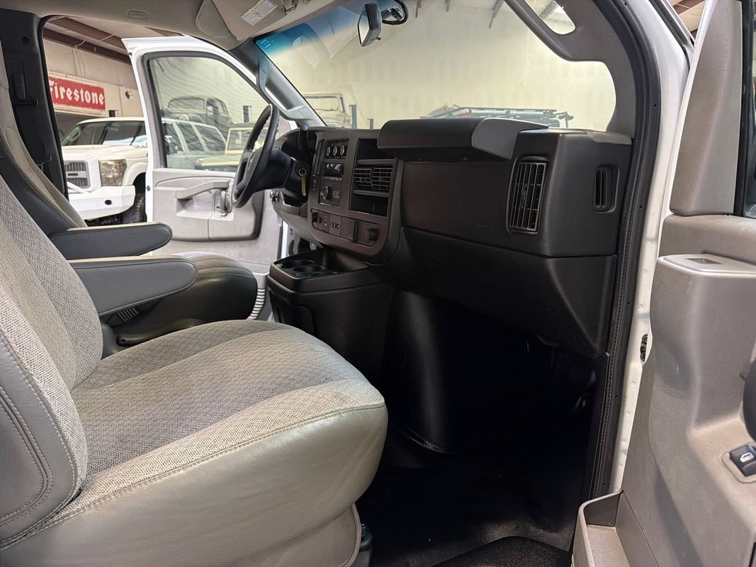 Used 2020 GMC Savana 2500 w/ Driver Convenience Package RWD image 27