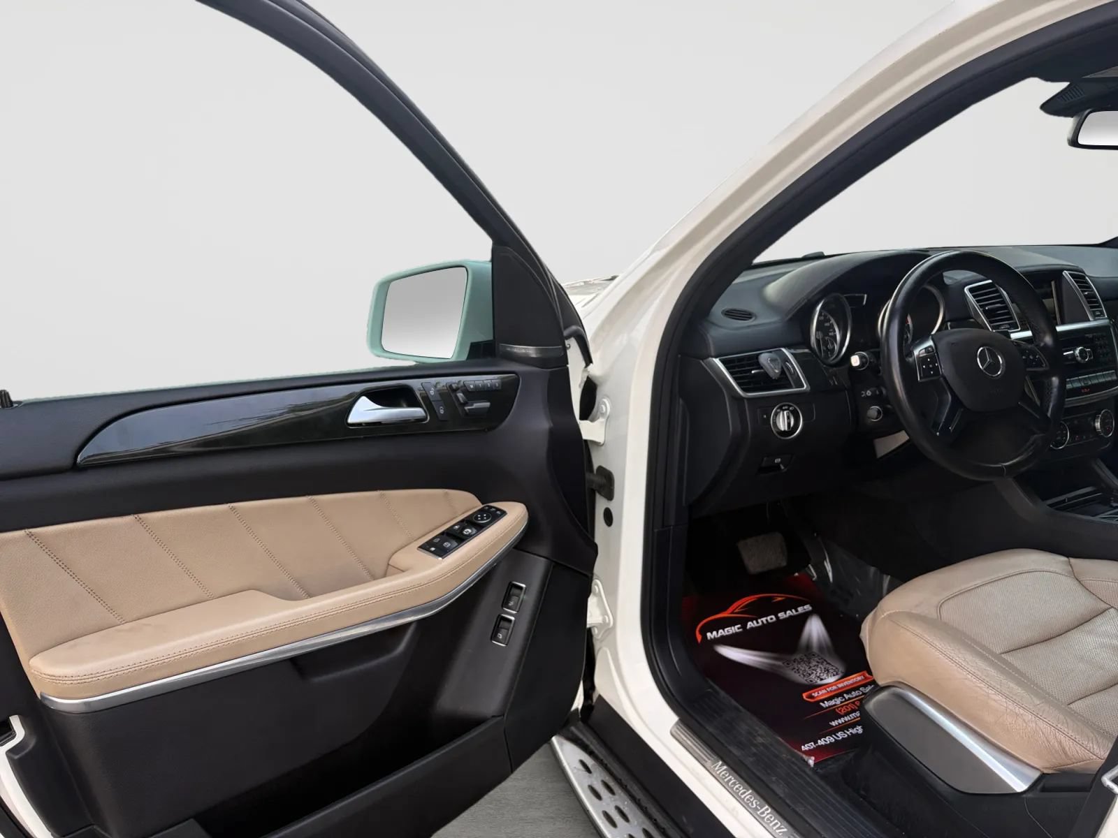 Used 2016 Mercedes-Benz GL 550 4MATIC image 11