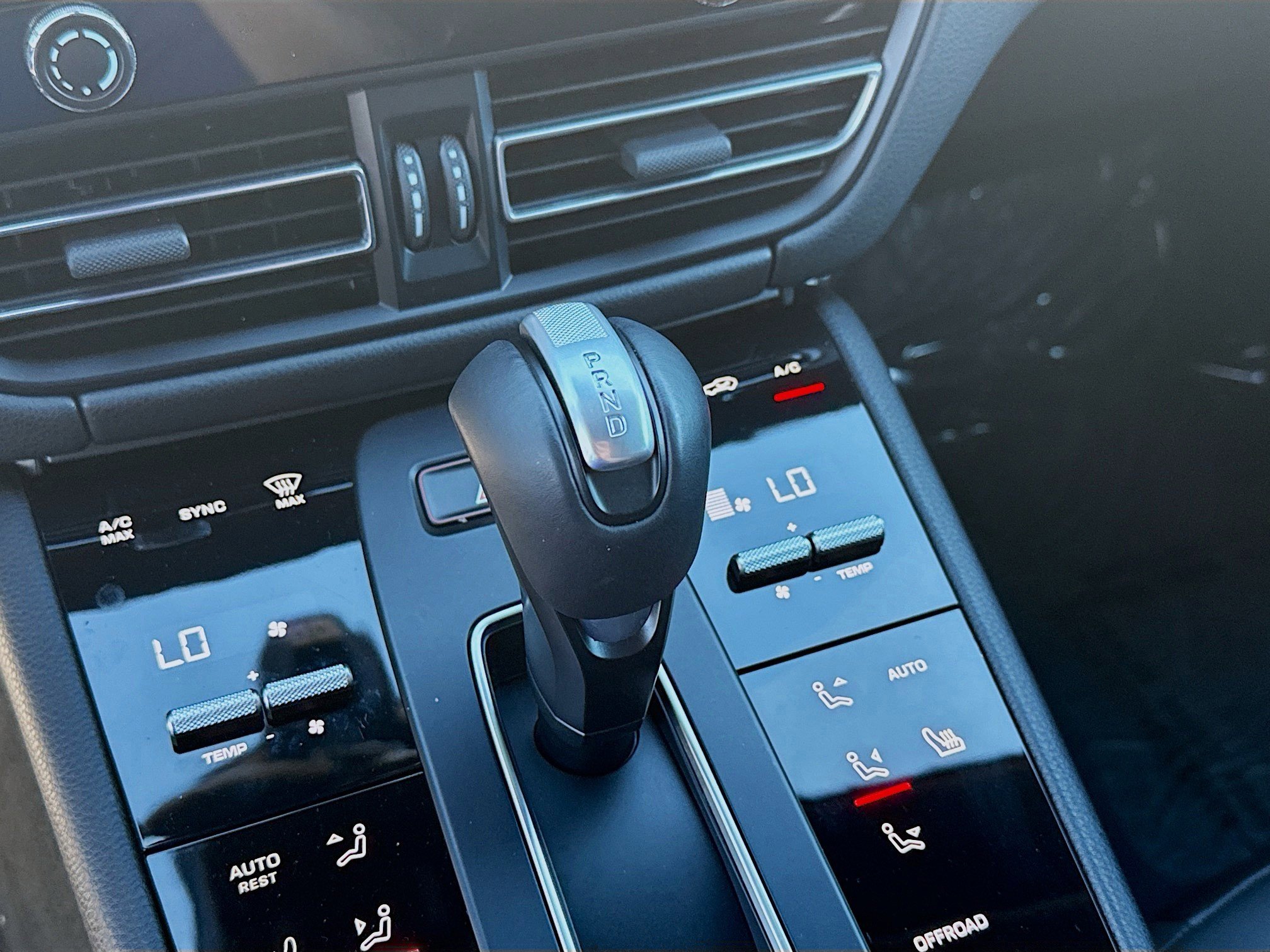 Used 2024 Porsche Macan image 14