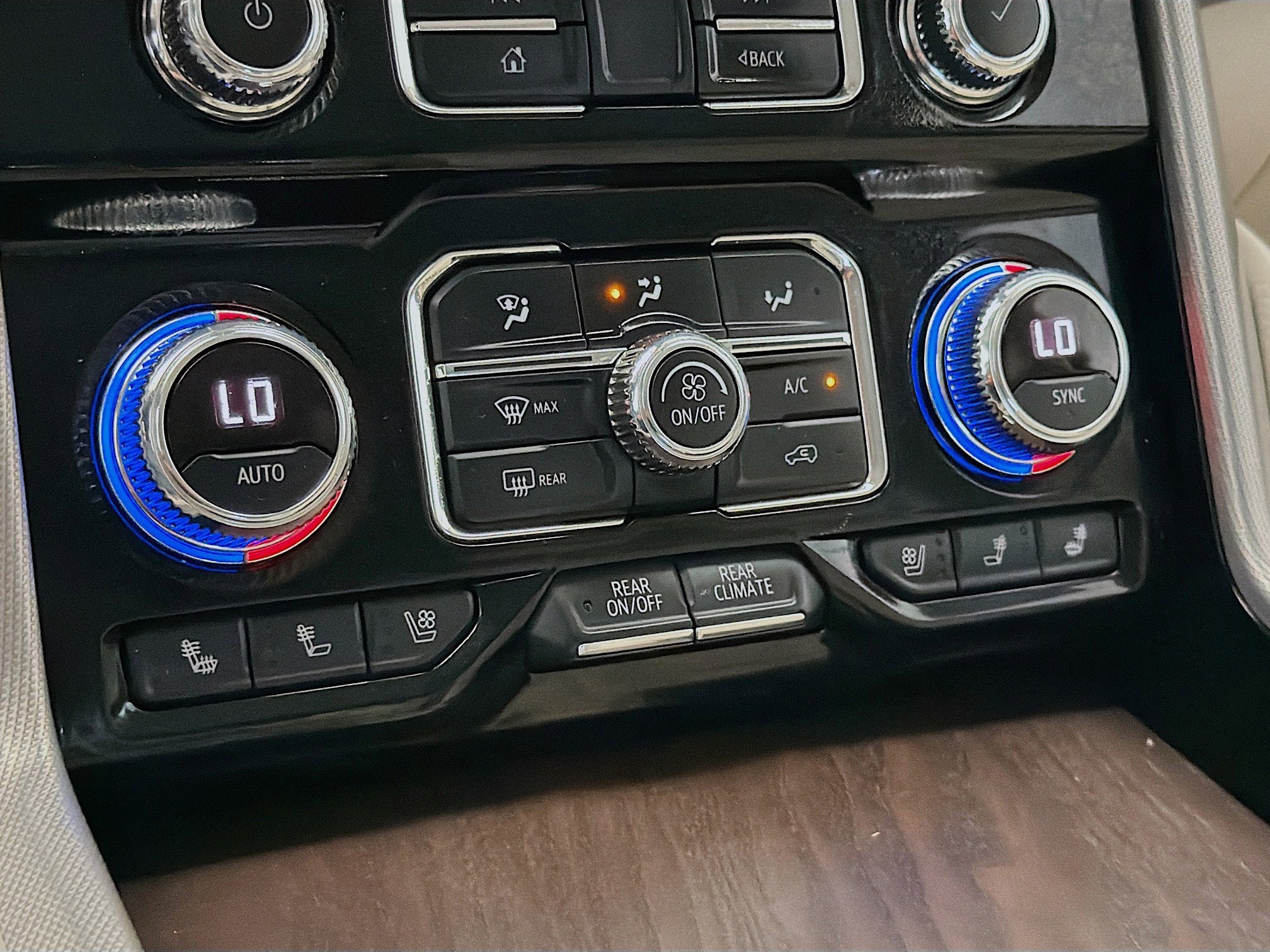 Used 2022 GMC Yukon Denali AWD/4WD image 10