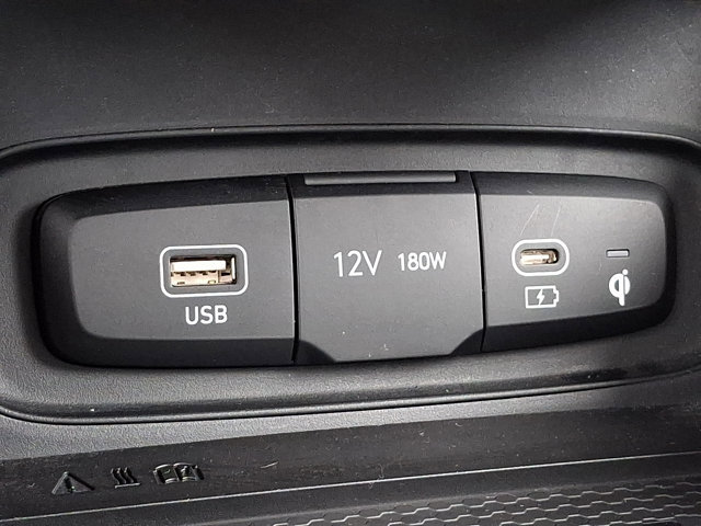 Certified 2023 Hyundai Venue Limited w/ Cargo Package image 24