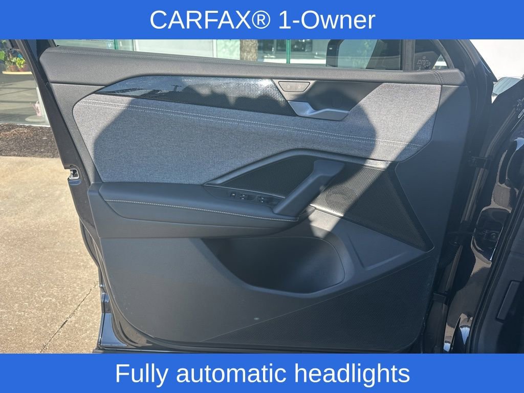 Used 2025 Volkswagen Tiguan S image 17