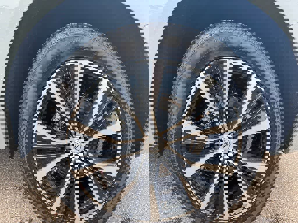 Used 2025 Volvo XC60 B5 Ultra image 8