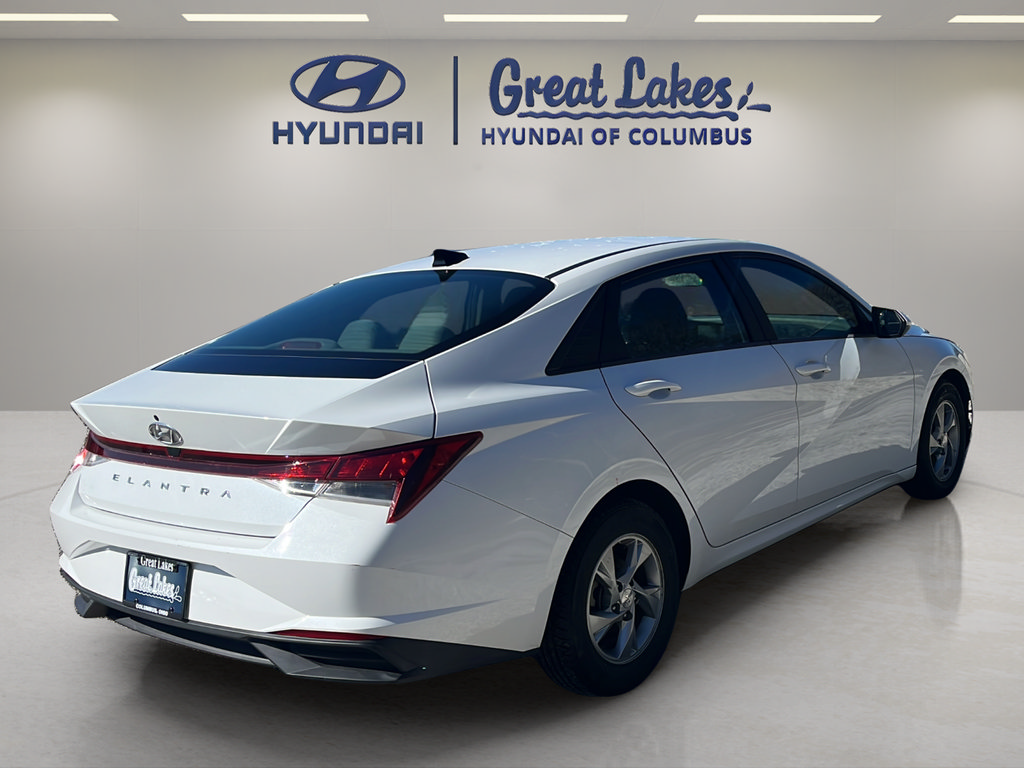 Used 2022 Hyundai Elantra SE w/ Preferred Accessory Package FWD image 5