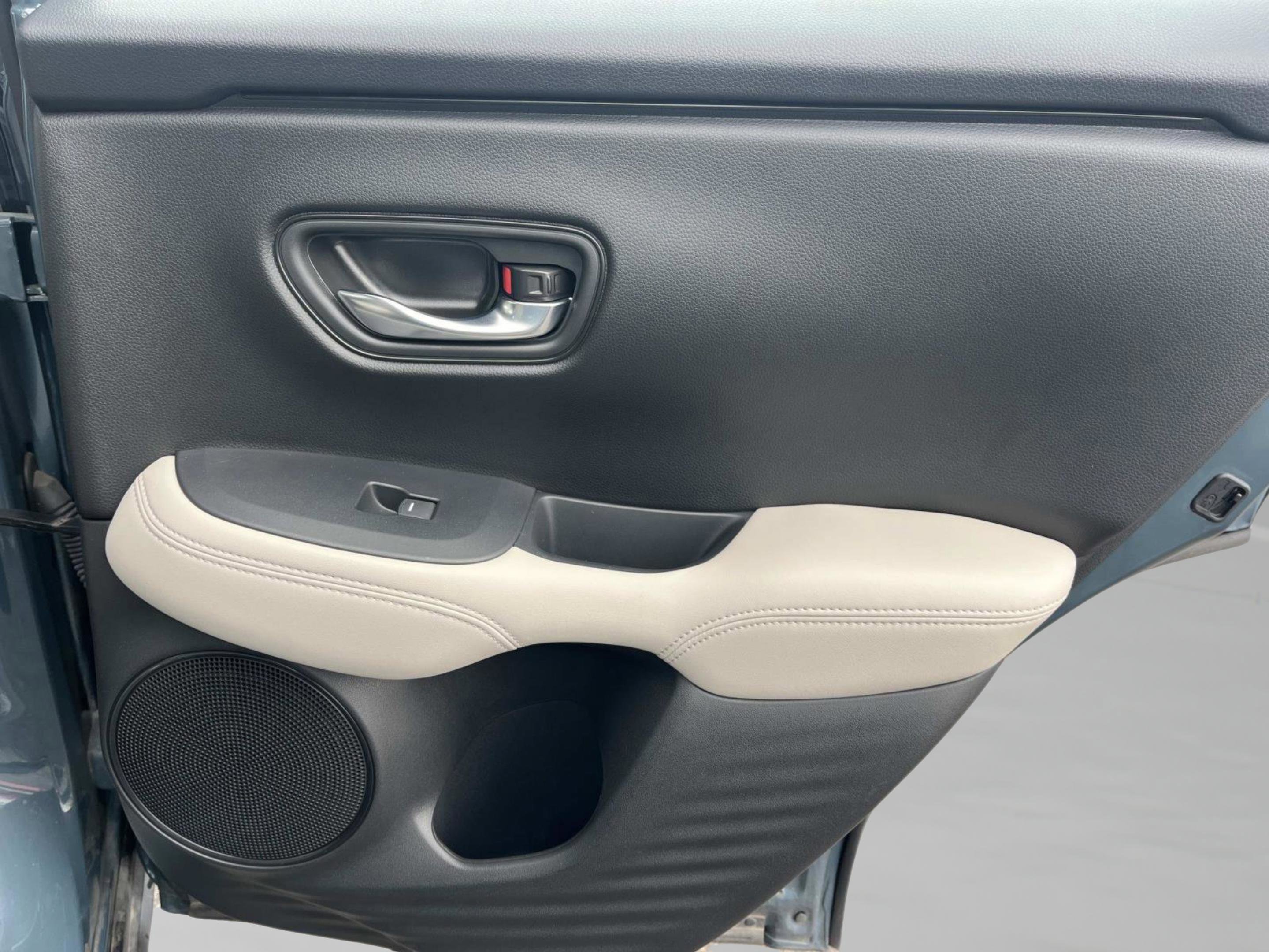 Used 2025 Honda HR-V LX image 17