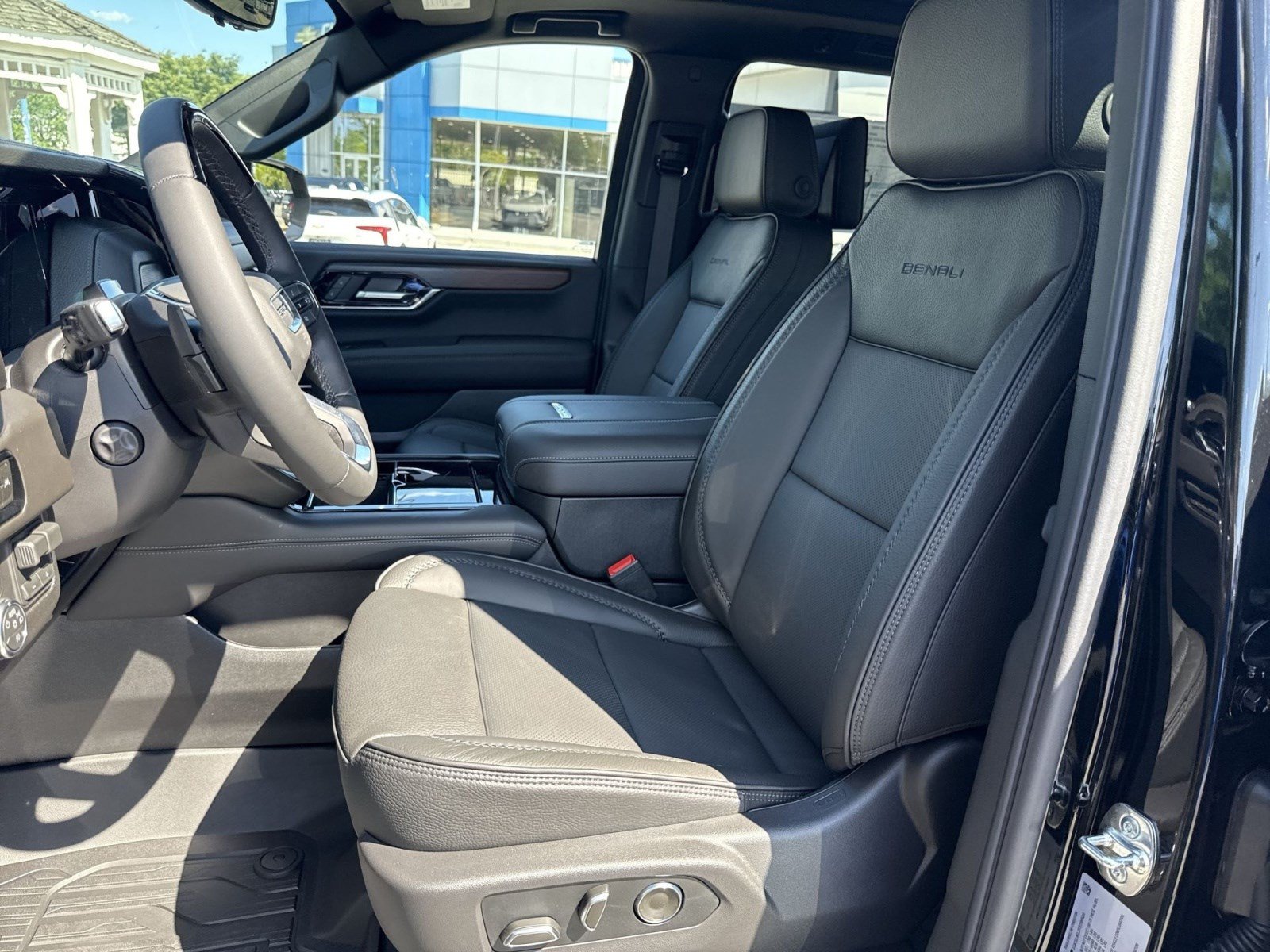 New 2026 GMC Yukon XL Denali w/ Denali Reserve Package AWD/4WD image 10