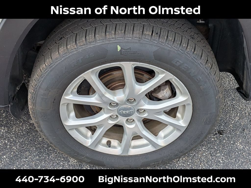 Used 2015 Jeep Cherokee Latitude w/ Cold Weather Group FWD image 28