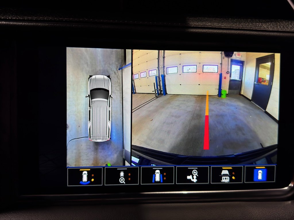 Used 2024 GMC Yukon XL Denali AWD/4WD image 33