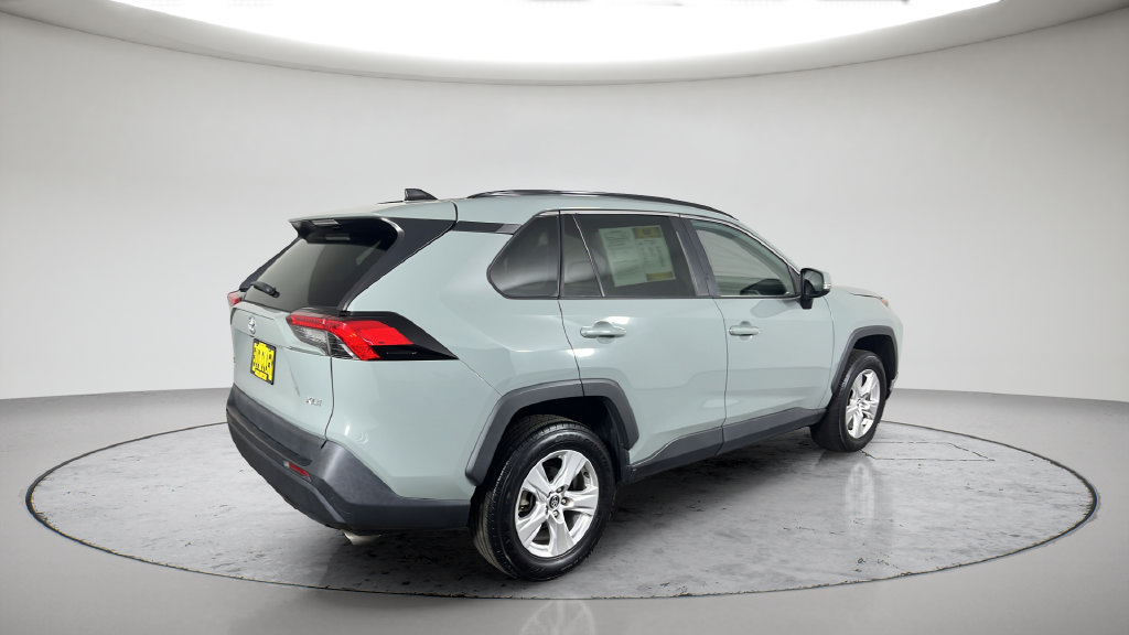 Used 2020 Toyota RAV4 XLE w/ Convenience Package FWD image 8