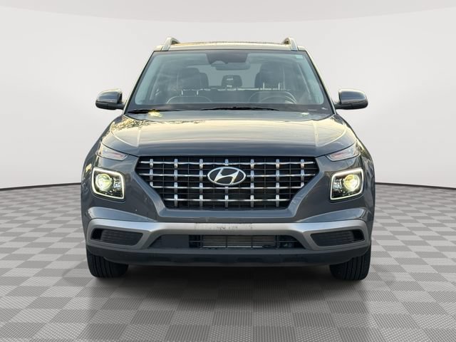Used 2024 Hyundai Venue Limited FWD image 2