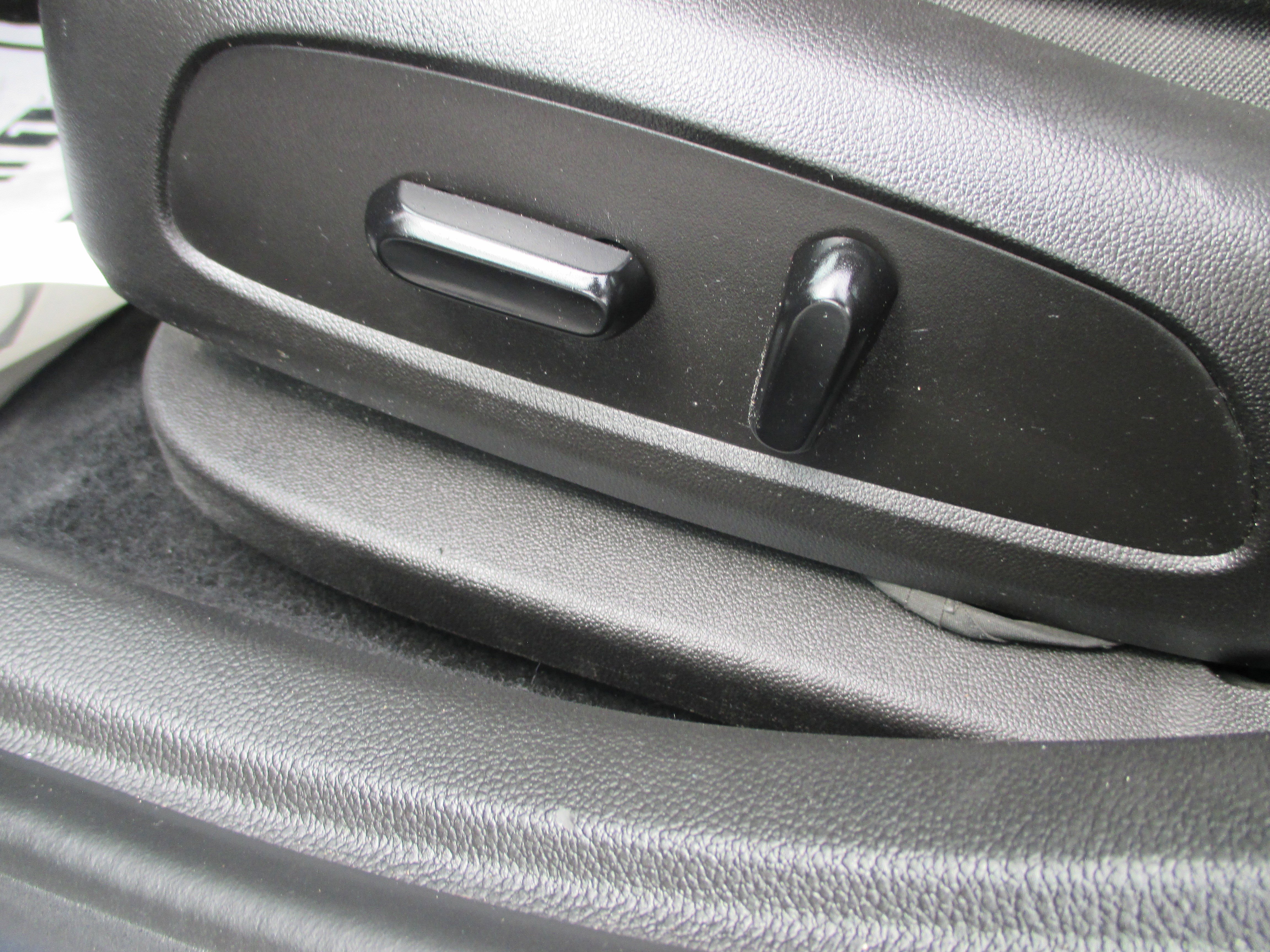 Used 2017 Chevrolet Cruze LT w/ Convenience Package FWD image 16