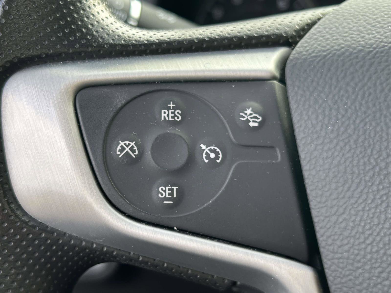 Used 2023 GMC Acadia SLE w/ Driver Convenience Package image 22