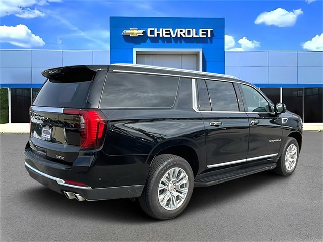 Used 2025 GMC Yukon XL Denali image 3