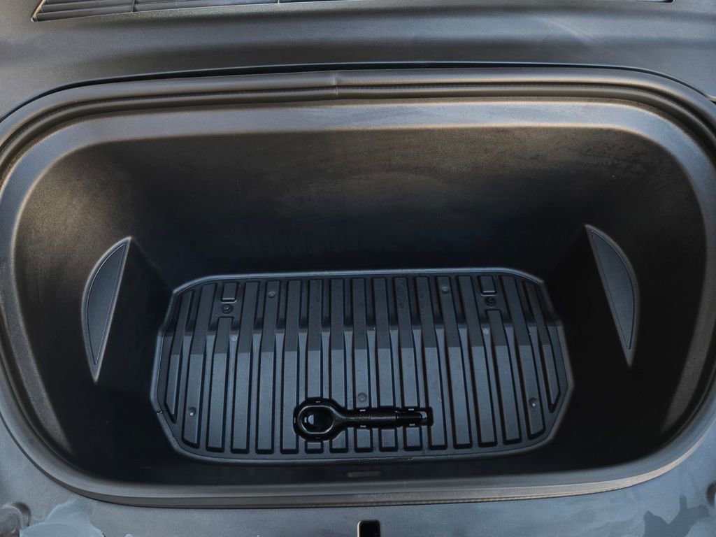 Used 2023 Tesla Model Y Long Range image 25
