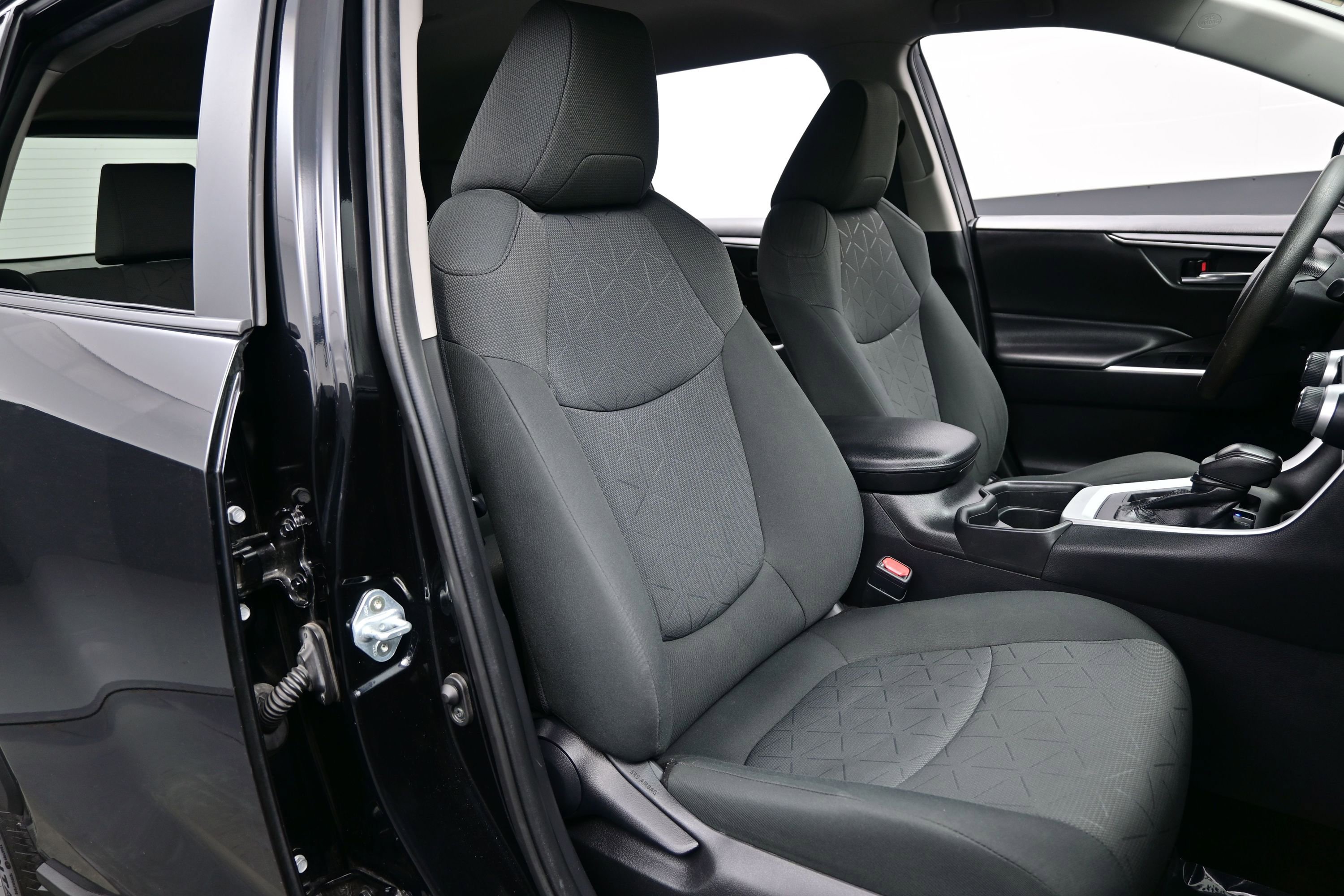 Used 2021 Toyota RAV4 XLE AWD/4WD image 14