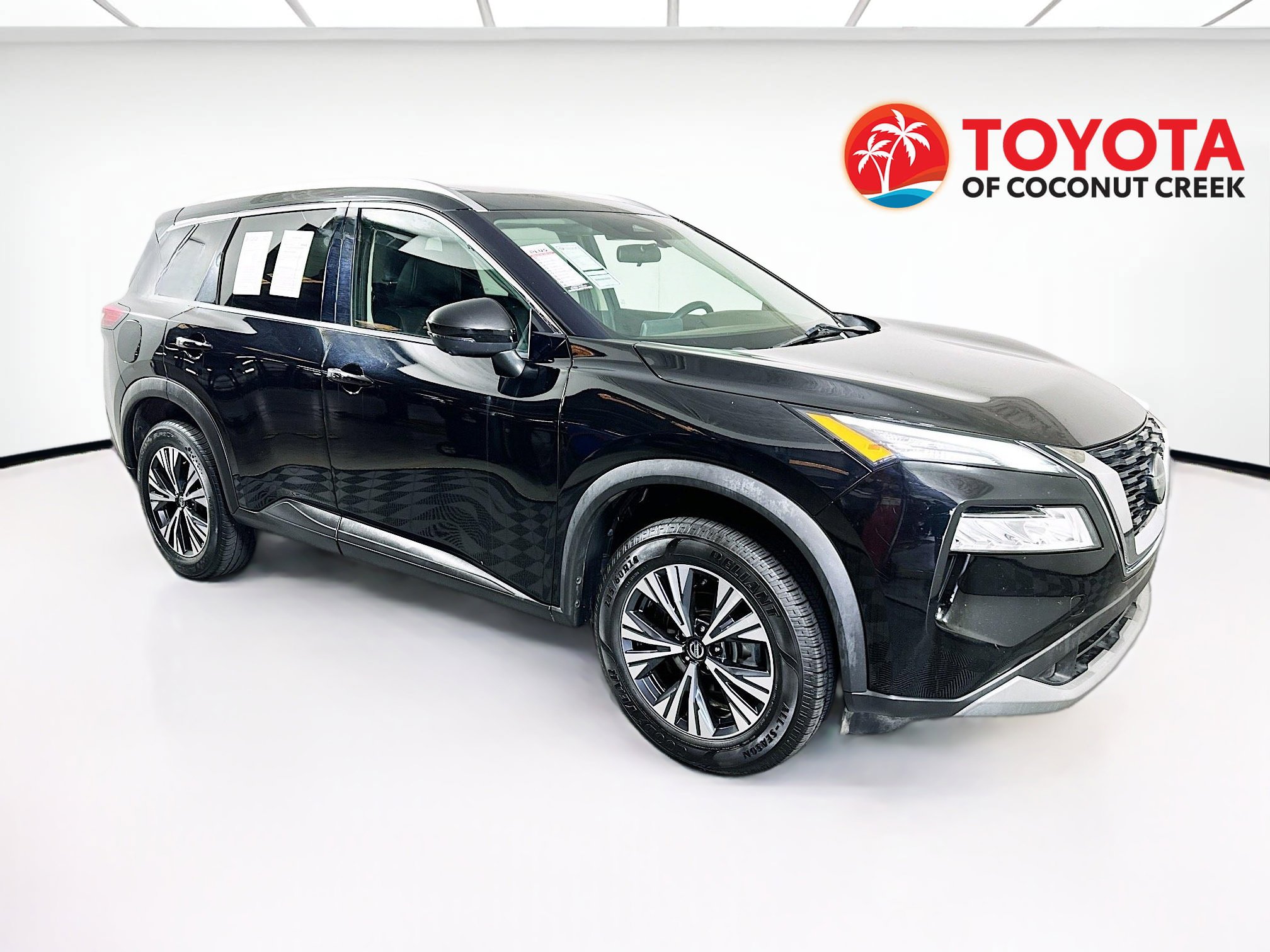 Used 2021 Nissan Rogue SV w/ Premium Package FWD image 1