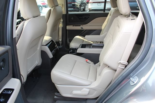 Used 2022 Lincoln Aviator Reserve w/ Equipment Group 201A AWD/4WD image 16