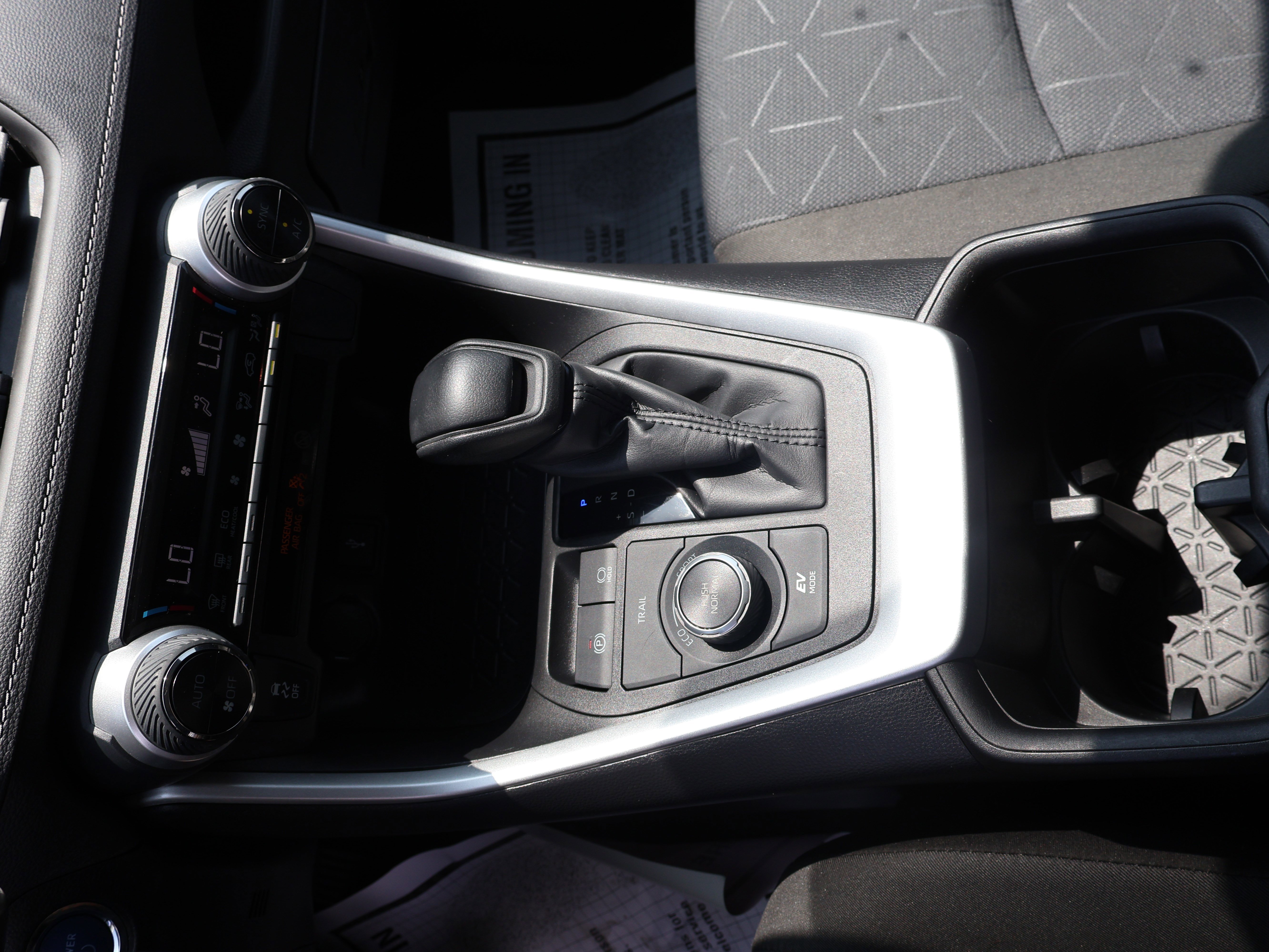 Used 2022 Toyota RAV4 XLE AWD/4WD image 27