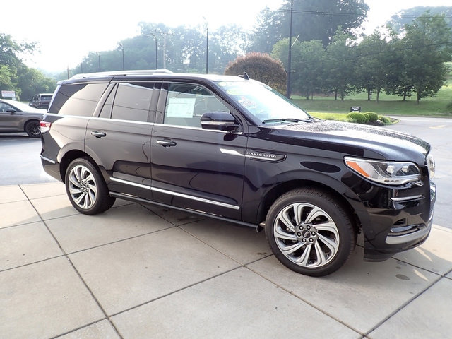 Certified 2024 Lincoln Navigator Premiere image 7
