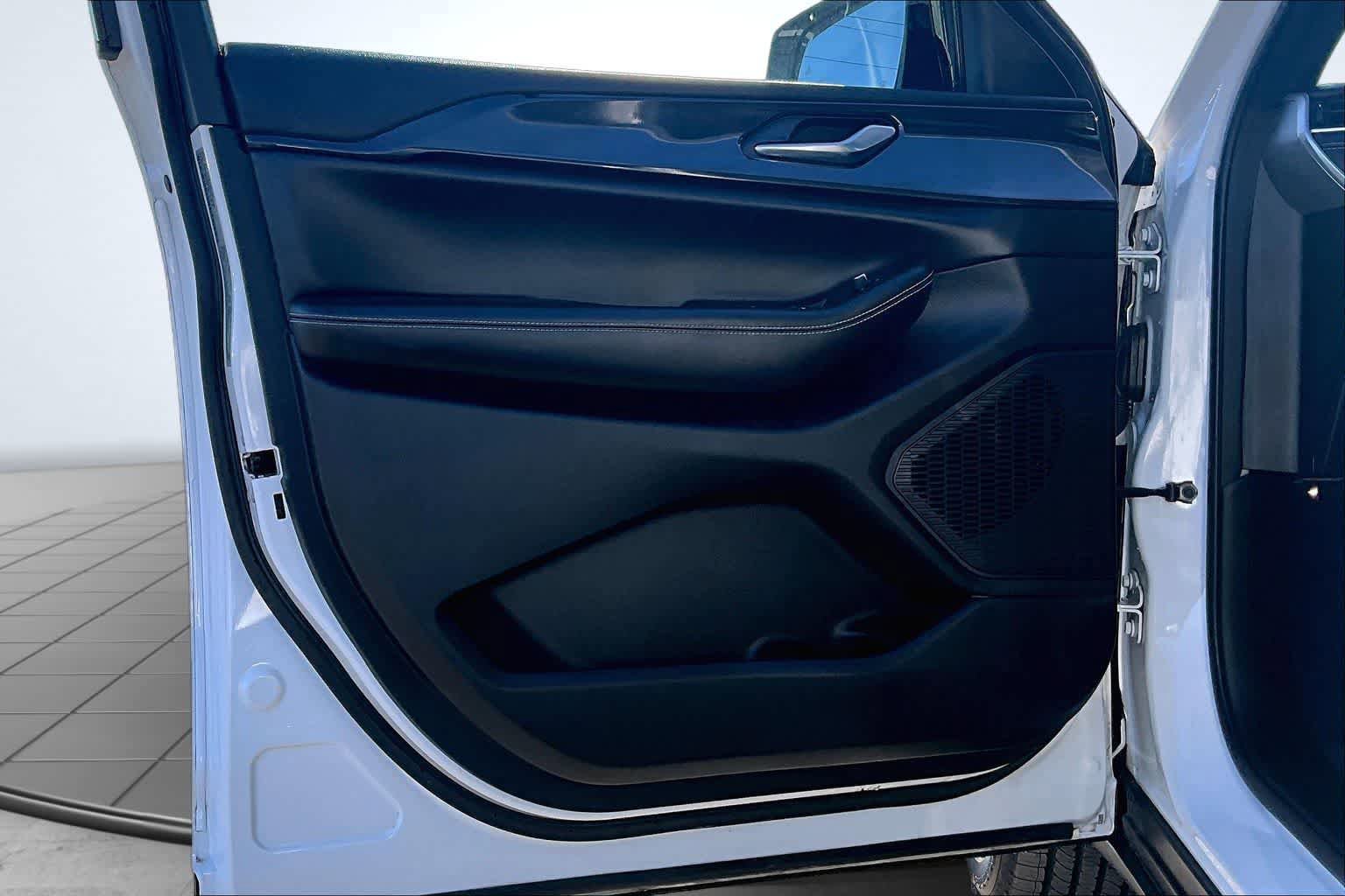 Used 2023 Jeep Grand Cherokee Altitude image 28
