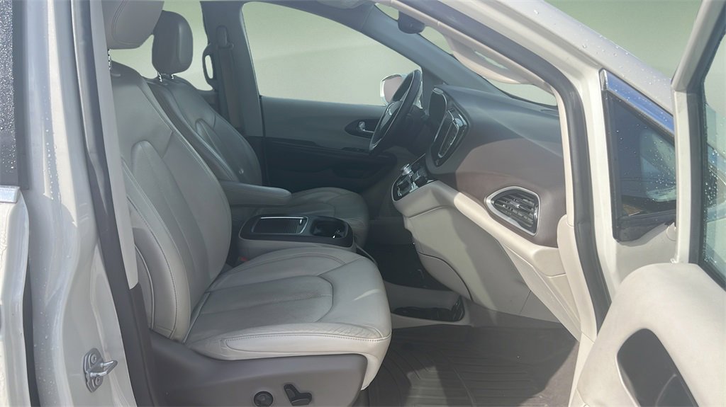 Used 2020 Chrysler Pacifica Touring-L Plus w/ Advanced Safetytec Group image 15