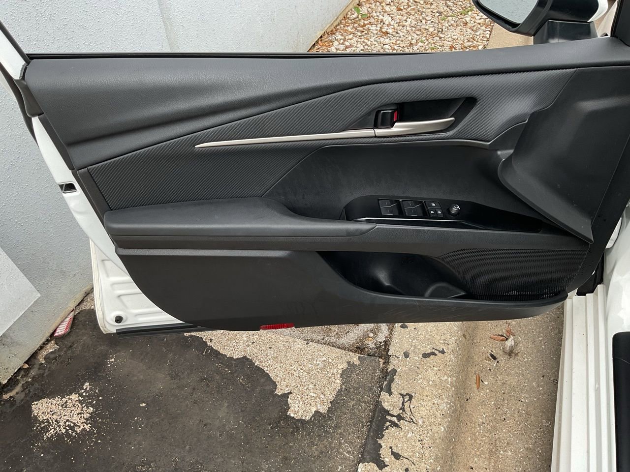 Used 2025 Toyota Camry SE image 12