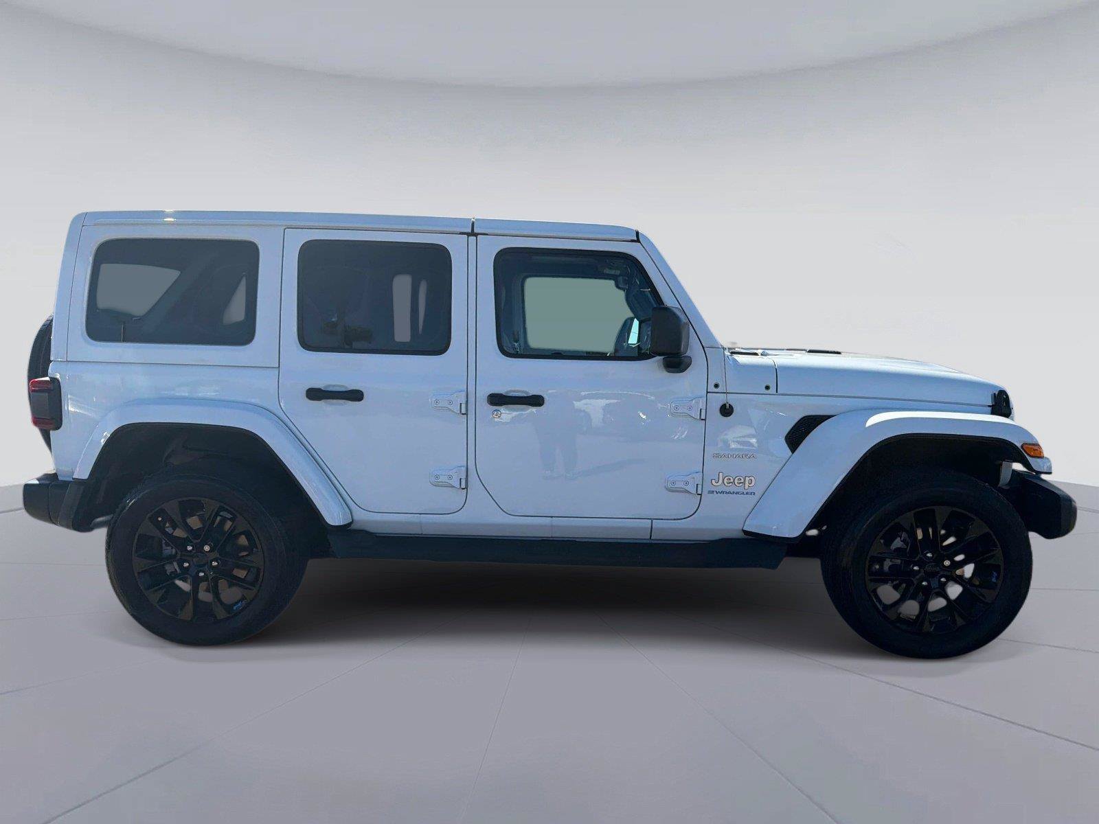 Used 2023 Jeep Wrangler Unlimited Sahara w/ Cold Weather Group AWD/4WD image 2