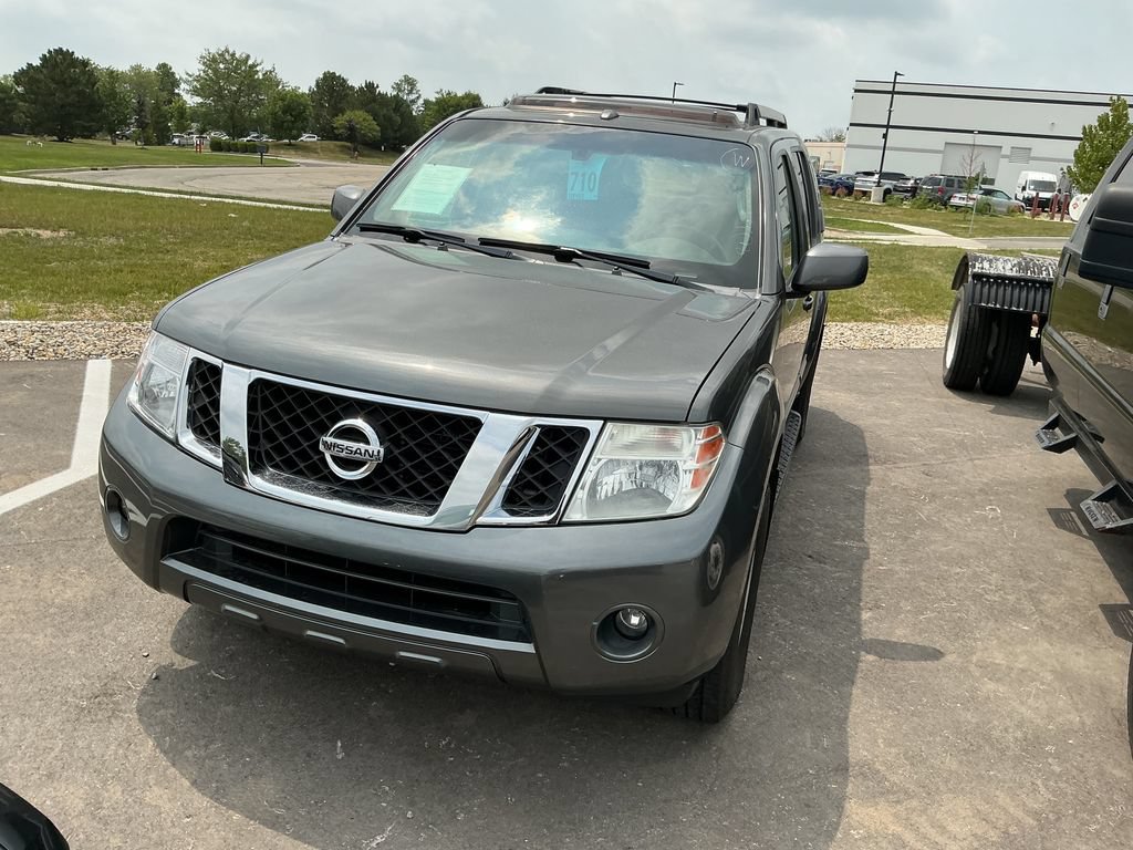 Used 2008 Nissan Pathfinder SE w/ Premium Pkg AWD/4WD image 2