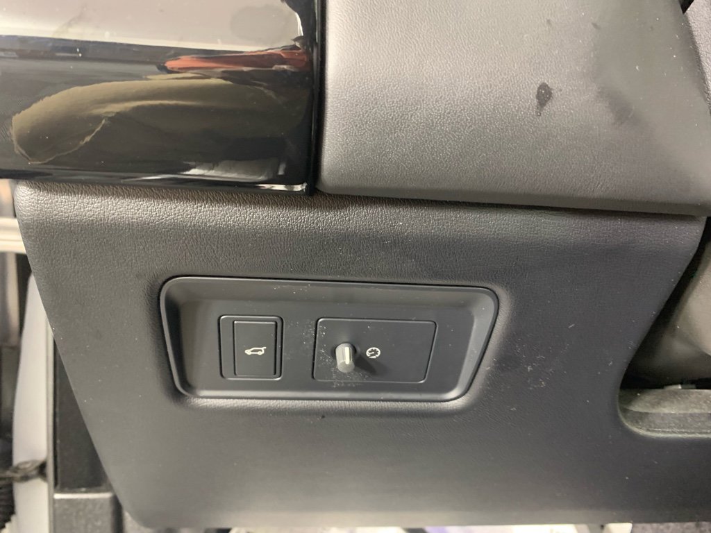 Used 2019 Land Rover Range Rover HSE image 15