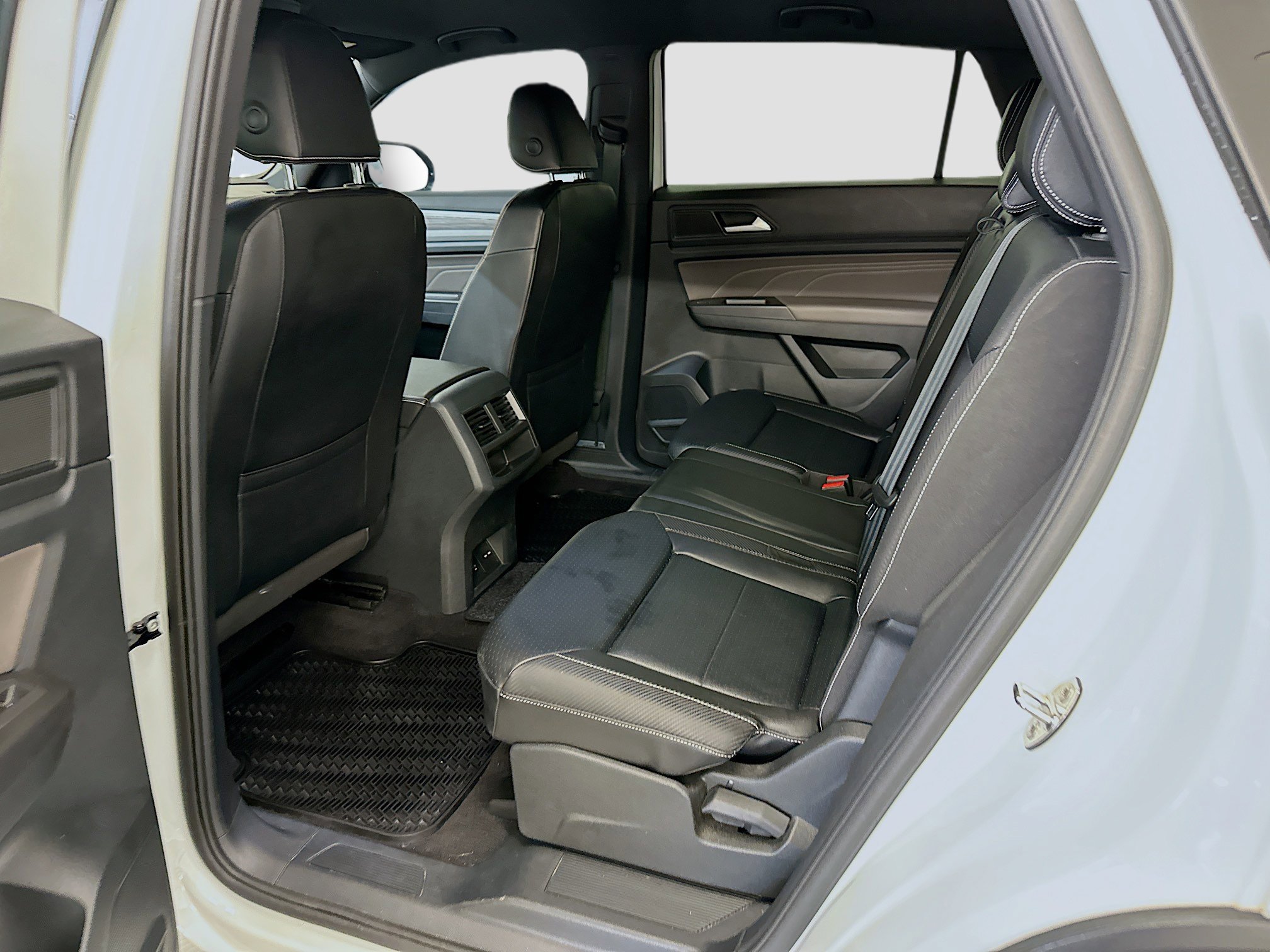 Used 2022 Volkswagen Atlas Cross Sport SE image 28