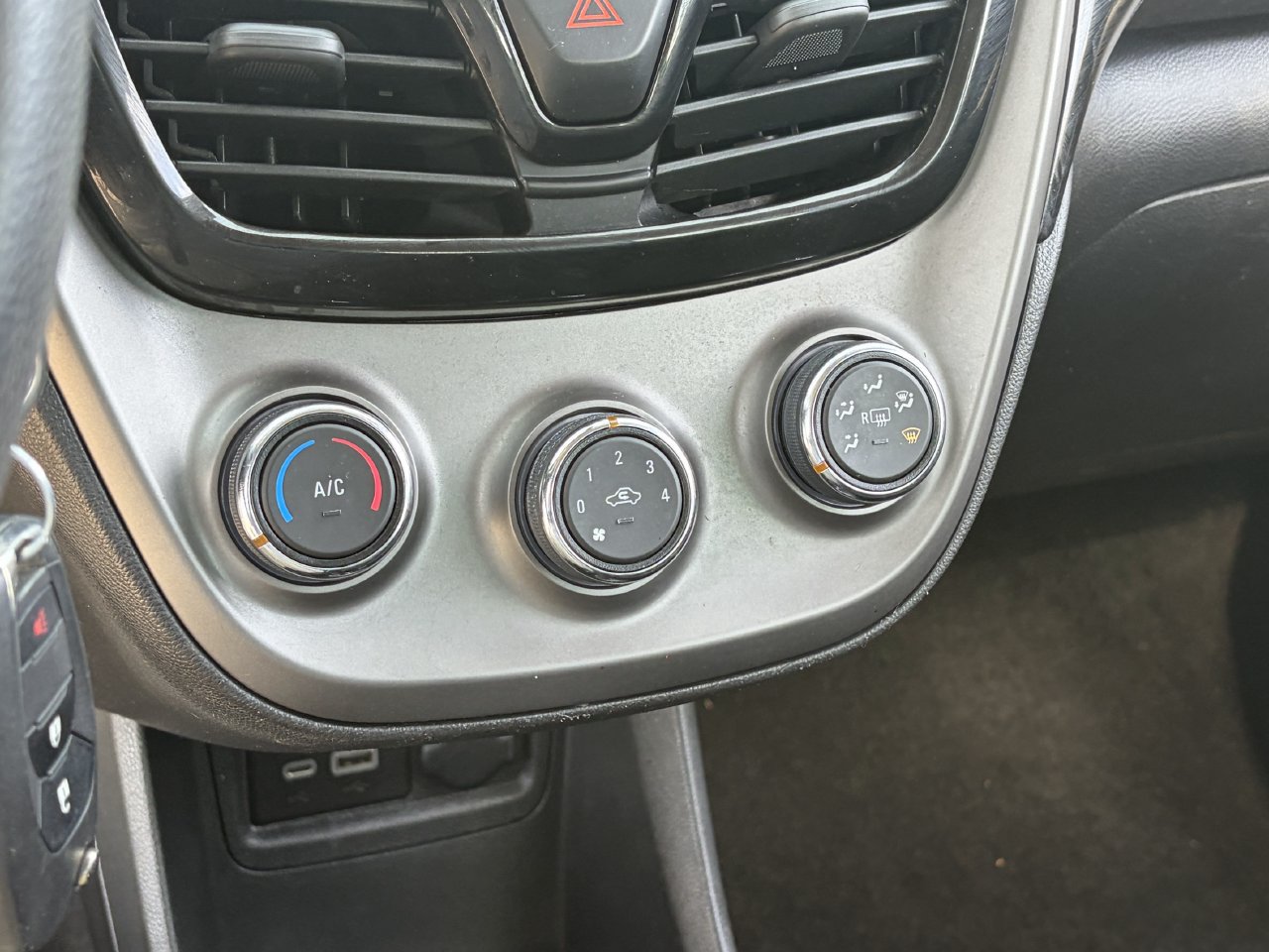 Used 2021 Chevrolet Spark LT FWD image 32