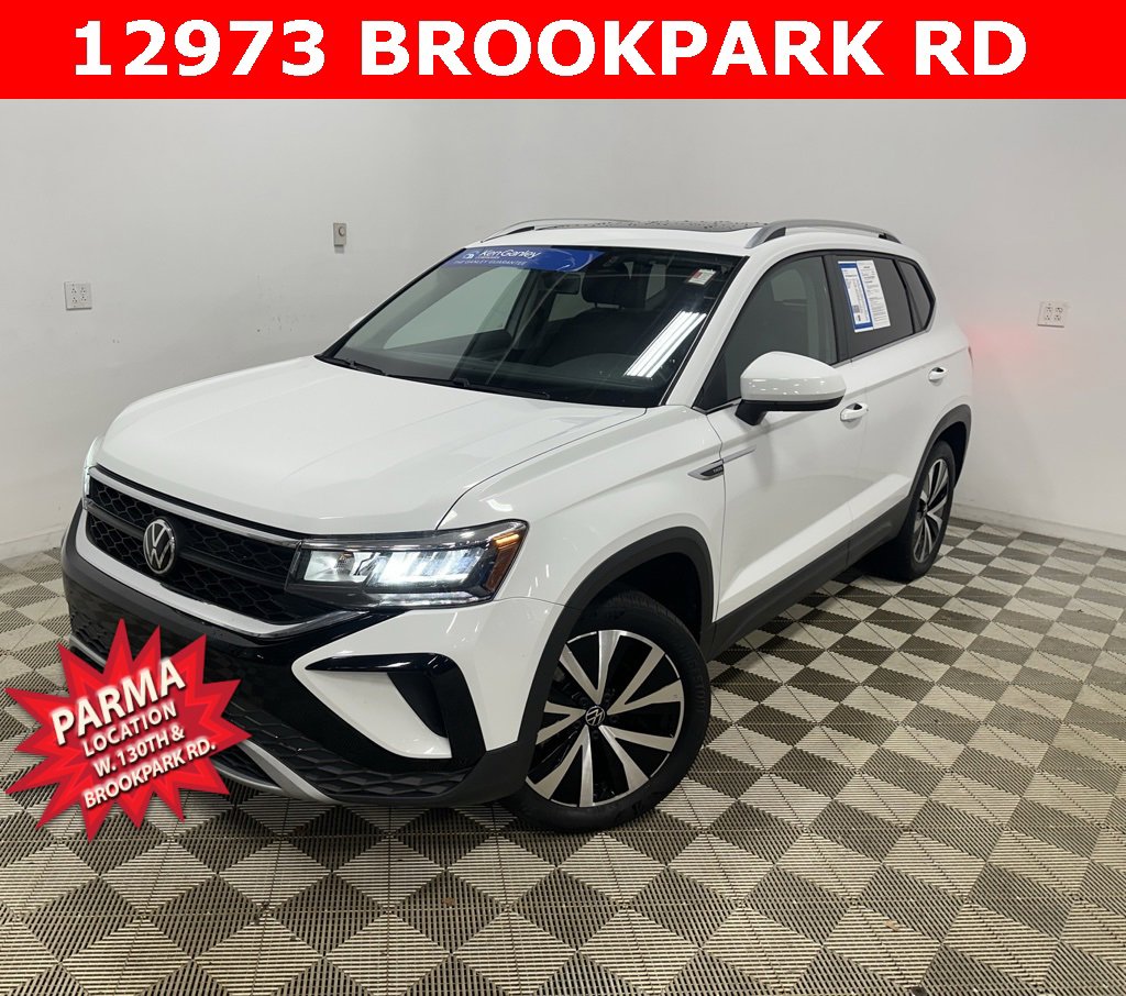 Used 2022 Volkswagen Taos SE w/ Panoramic Sunroof Package
