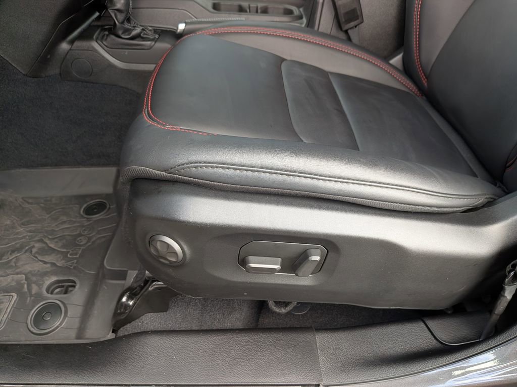 Used 2025 Jeep Wrangler Unlimited Rubicon image 12