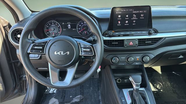 Used 2023 Kia Forte LXS image 9